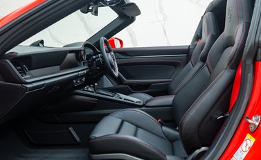 Porsche 911 Targa 4 GTS (992) 22