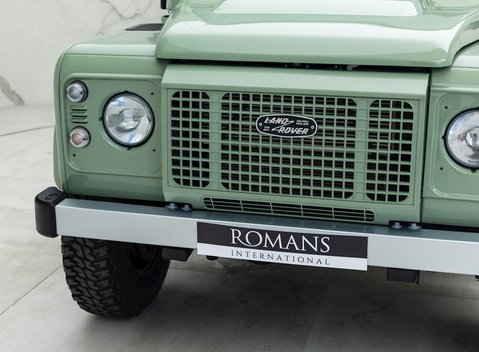 Land Rover Defender 110 Heritage 22