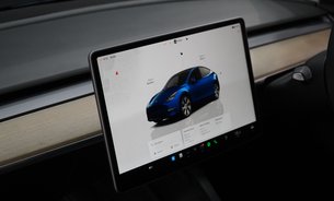 Tesla Model Y LONG RANGE AWD Comfort Suspension GROK AI Panoramic Roof One Owner VATQ 21