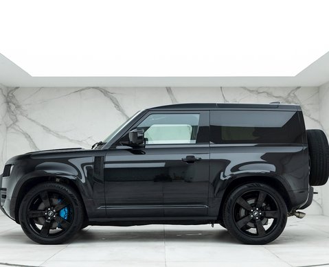 Land Rover Defender 90 V8 Bond Edition 