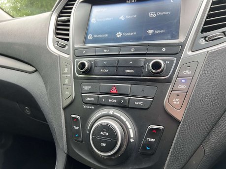 Hyundai SANTA FE 2.2 Santa Fe Premium Blue Drive CRDi Auto 4WD 5dr 21
