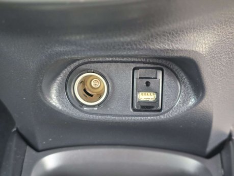 Toyota Yaris 1.5 VVT-h Icon Hatchback 5dr Petrol Hybrid E-CVT Euro 6 (s/s) (100 ps) 33