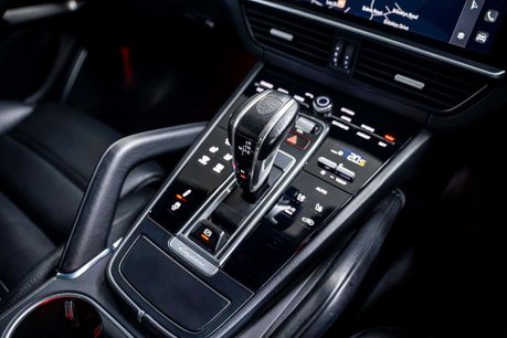 Porsche Cayenne 4.0T V8 GPF Turbo SUV 5dr Petrol TiptronicS 4WD Euro 6 (s/s) (550 ps) 35