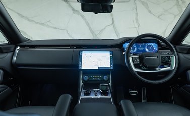 Land Rover Range Rover P530 SV 23