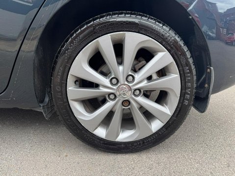 Toyota Auris 1.8 VVT-h Excel CVT Euro 5 (s/s) 5dr 25