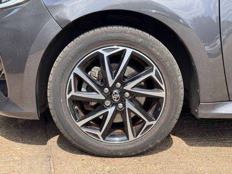 Toyota Yaris 1.5 Yaris Design HEV CVT 5dr 40