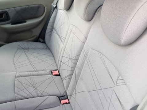 Renault Clio EXPRESSION 16V 29