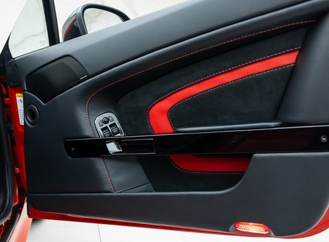 Aston Martin V12 Vantage S Roadster 30
