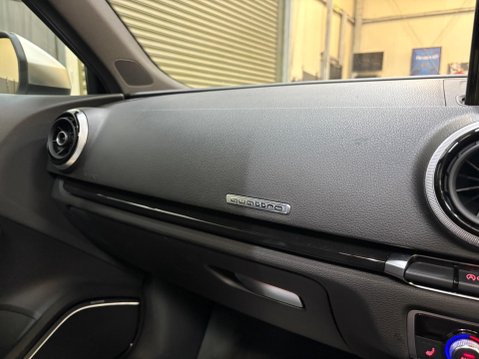 Audi RS3 2.5 TFSI Sportback S Tronic quattro Euro 6 (s/s) 5dr (Nav) 32