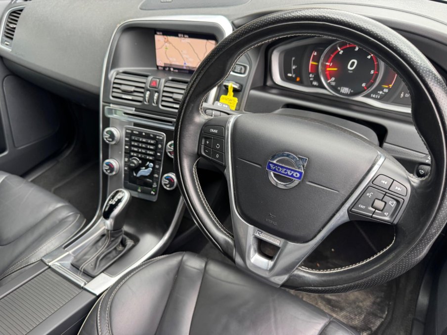 2017 Volvo XC60 — image 2