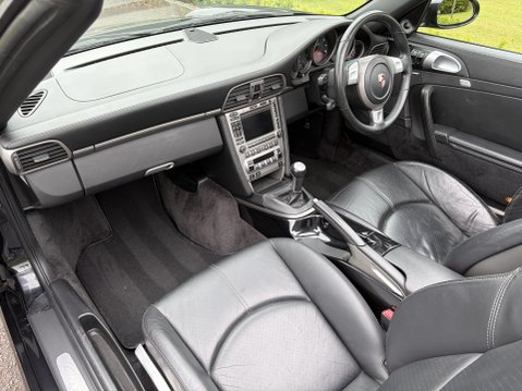 Porsche 911 CARRERA 2 17