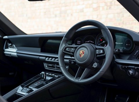 Porsche 911 Carrera 4S (992) 11