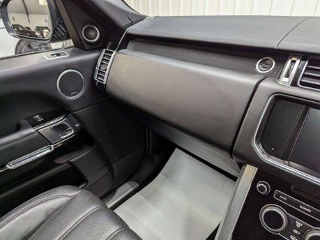 Land Rover Range Rover 3.0 Range Rover Vogue TDV6 Auto 4WD 5dr 93