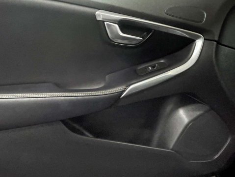 Volvo V40 1.5 V40 R-Design Edition T3 Auto 5dr 39