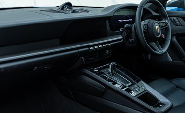 Porsche 911 Carrera 4 GTS (992.2) 17