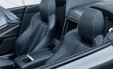 Aston Martin V12 Vantage S ROADSTER 37