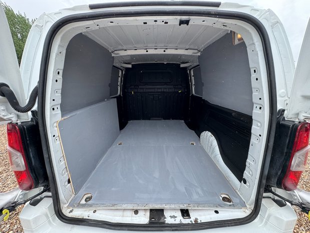 Citroen Berlingo LWB L2H1 [SOLD CM] Low Roof Driver 950 Air Con Alloys Nav Sensors EURO 6 NO 11