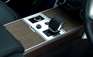 Land Rover Range Rover D300 SE 19