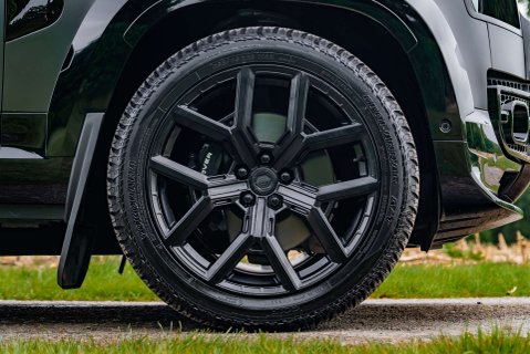 Land Rover Defender V8 Carpathian Edition 5