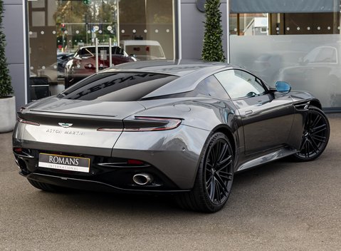 Aston Martin DB12 V8 4