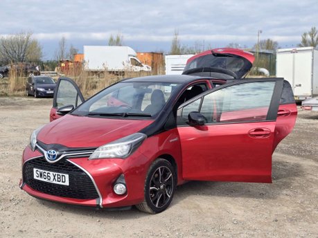 Toyota Yaris 1.5 VVT-h Design Hatchback 5dr Petrol Hybrid E-CVT Euro 6 (101 ps) 8