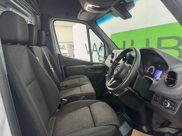 Mercedes-Benz Sprinter 2.0 Sprinter 315 Premium CDI MWB RWD 4