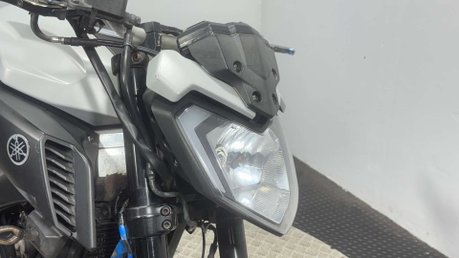 Yamaha MT-125 MT 125 2014 RUNNING PROJECT BIKE SPARES OR REPAIR 125CC 24