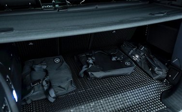 Land Rover Defender 110 75th Anniversary P400e 35