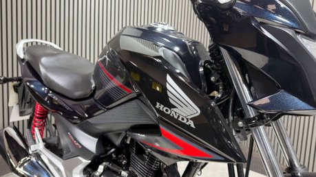 Honda CB GLR125 2018 ONLY 8K MOT OCTOBER 2027 125CC LEARNER BIKE 32