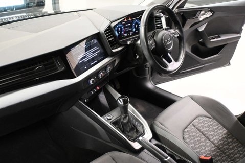 Audi A1 1.0 A1 Sportback 25 TFSI Sport Semi-Auto 5dr 28
