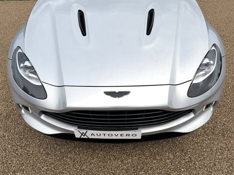 Aston Martin DBX V8 21