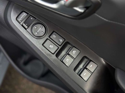 Hyundai IONIQ 38.3kWh Premium SE Auto 5dr 77