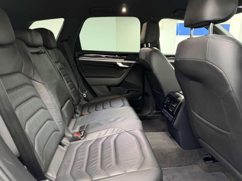 Volkswagen Touareg 3.0 TDI V6 R-Line SUV 5dr Diesel Tiptronic 4Motion Euro 6 (s/s) (286 ps) 54