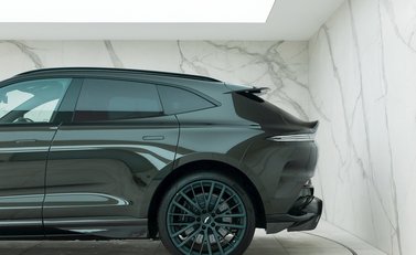 Aston Martin DBX 707 34