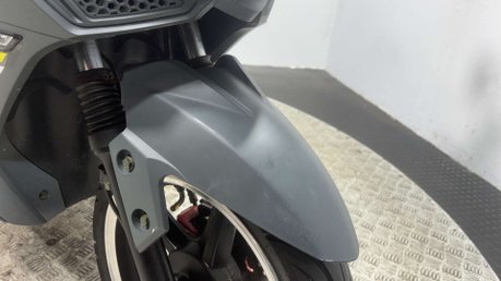 Sinnis Twist 2022 1K 50CC SCOOTER LEARNER BIKE NEW MOT SERVICED 35