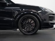 Porsche Cayenne 4.0T V8 GPF Turbo SUV 5dr Petrol TiptronicS 4WD Euro 6 (s/s) (550 ps) 25