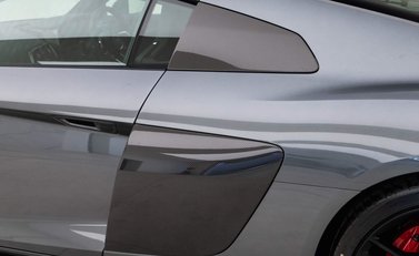 Audi R8 V10 Performance Carbon Black 25