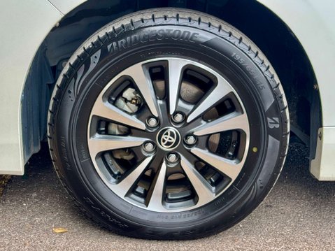 Toyota Esquire Hybrid Hybrid Gi 81