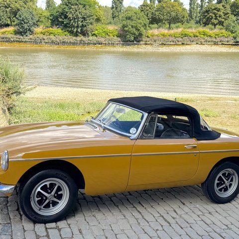 MG B ROADSTER