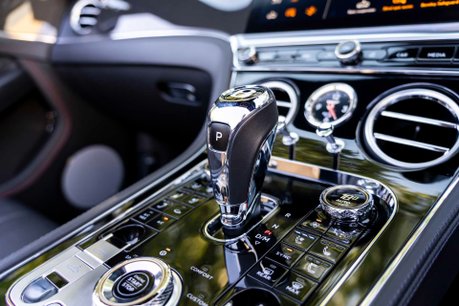 Bentley Continental GTC V8. MULLINER SPEC. DYNAMIC RIDE. ROTATING DISPLAY. CARBON INTERIOR. 11