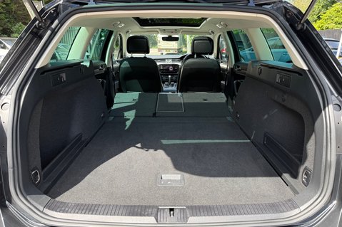 Volkswagen Passat GT TSI EVO DSG - PANORAMIC SUNROOF -19 INCH ALLOYS - ONE OWNER 58