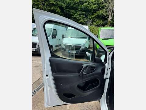 Citroen Berlingo E 635 LX CVT FWD L1 H1 5dr 30
