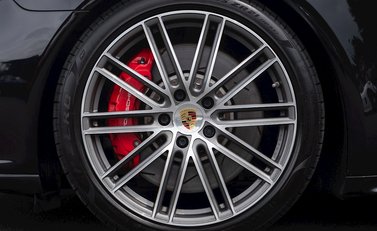 Porsche Panamera Turbo Sport Turismo 10