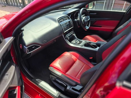 Jaguar XE 2.0d R-Sport Saloon 4dr Diesel Auto Euro 6 (s/s) (180 ps) 32