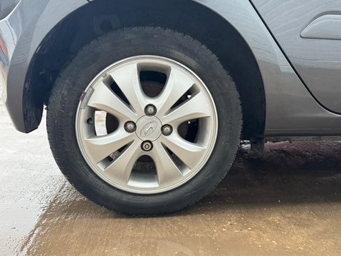 Kia Carens 2.0 CRDi SR 5dr (7 Seats) 26