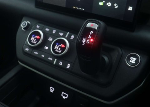 Land Rover Defender 3.0 Defender X-Dynamic HSE D MHEV A 4WD 5dr 49