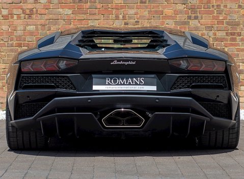 Lamborghini Aventador S LP740-4 6