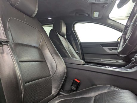 Jaguar XF 2.0 XF R-Sport D AWD Auto 4WD 5dr 35