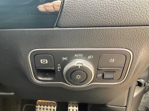 Mercedes-Benz GLA GLA 200 AMG LINE PREMIUM 33