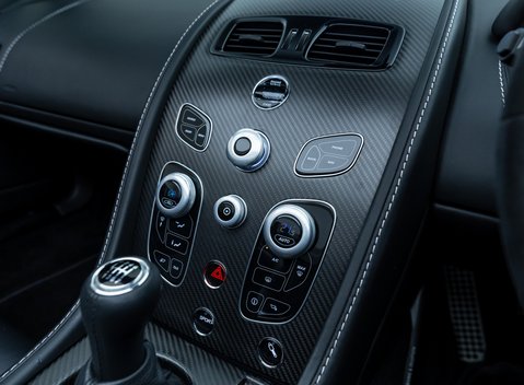 Aston Martin V12 Vantage S ROADSTER 21